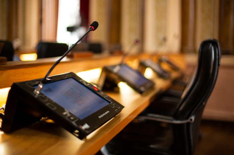 CMC acata homenagem a auditores fiscais e a delegado da Polícia Civil