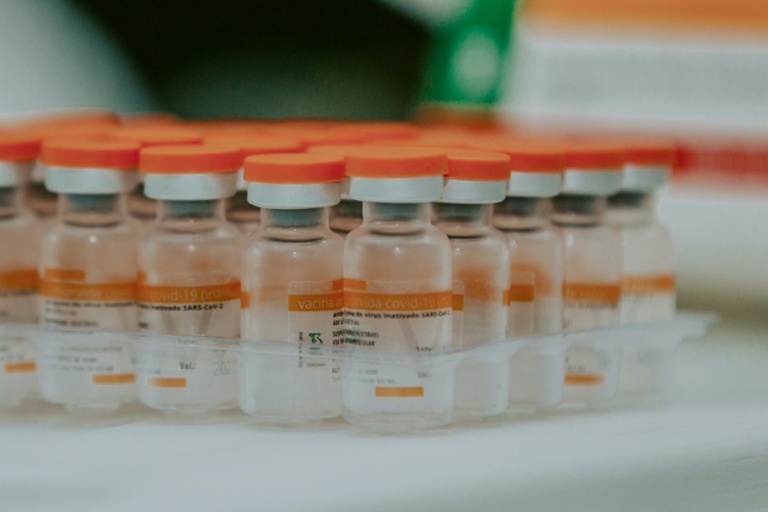 CMC acata urgência à fila de espera para “xepa” da vacinação