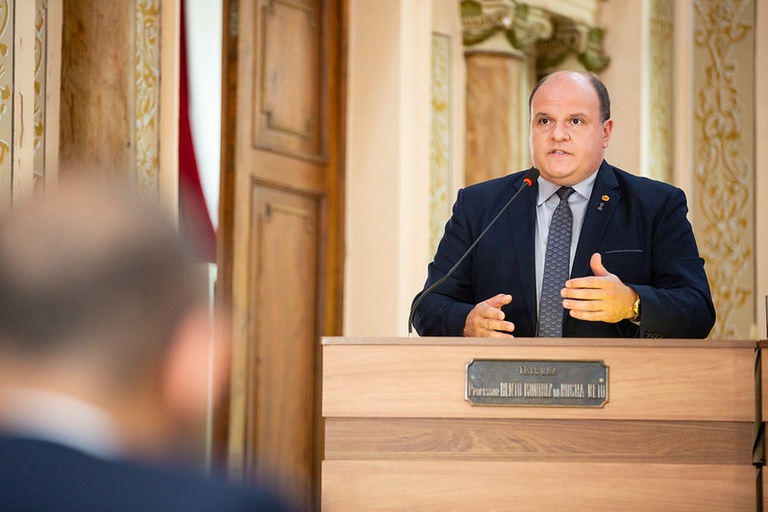 CMC autoriza Prefeitura de Curitiba a limpar terreno e cobrar do dono