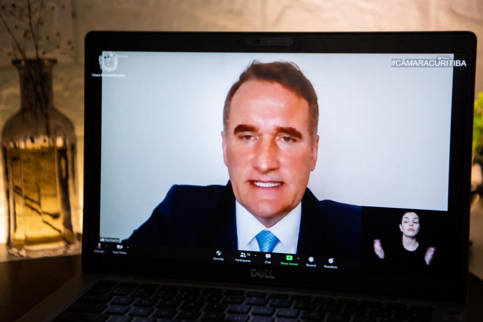 CMC confirma projeto para ampliar vida útil dos táxis de Curitiba