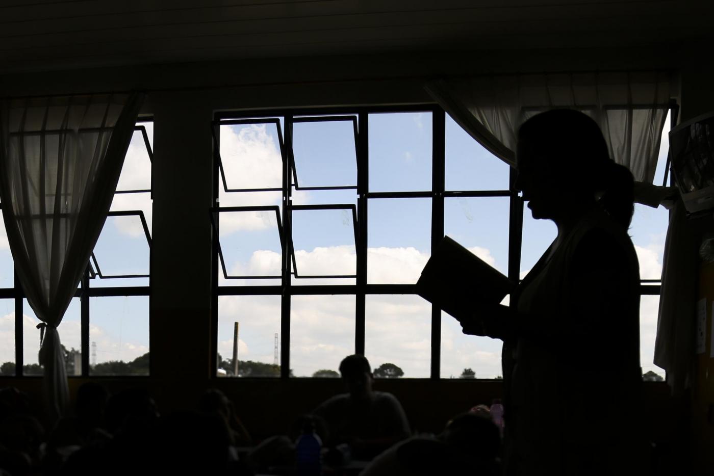 CMC discute projeto contra agressões a profissionais da educação