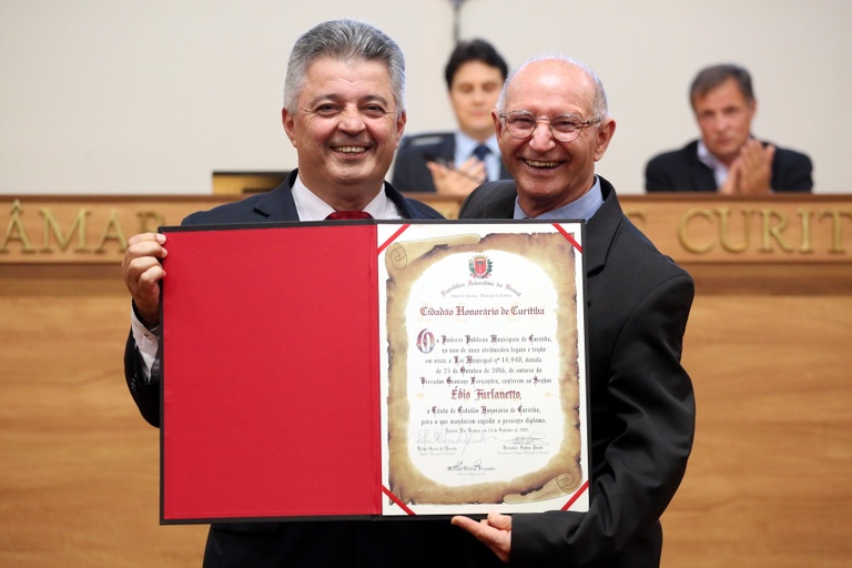 CMC entrega a Édio Furlanetto a Cidadania Honorária de Curitiba