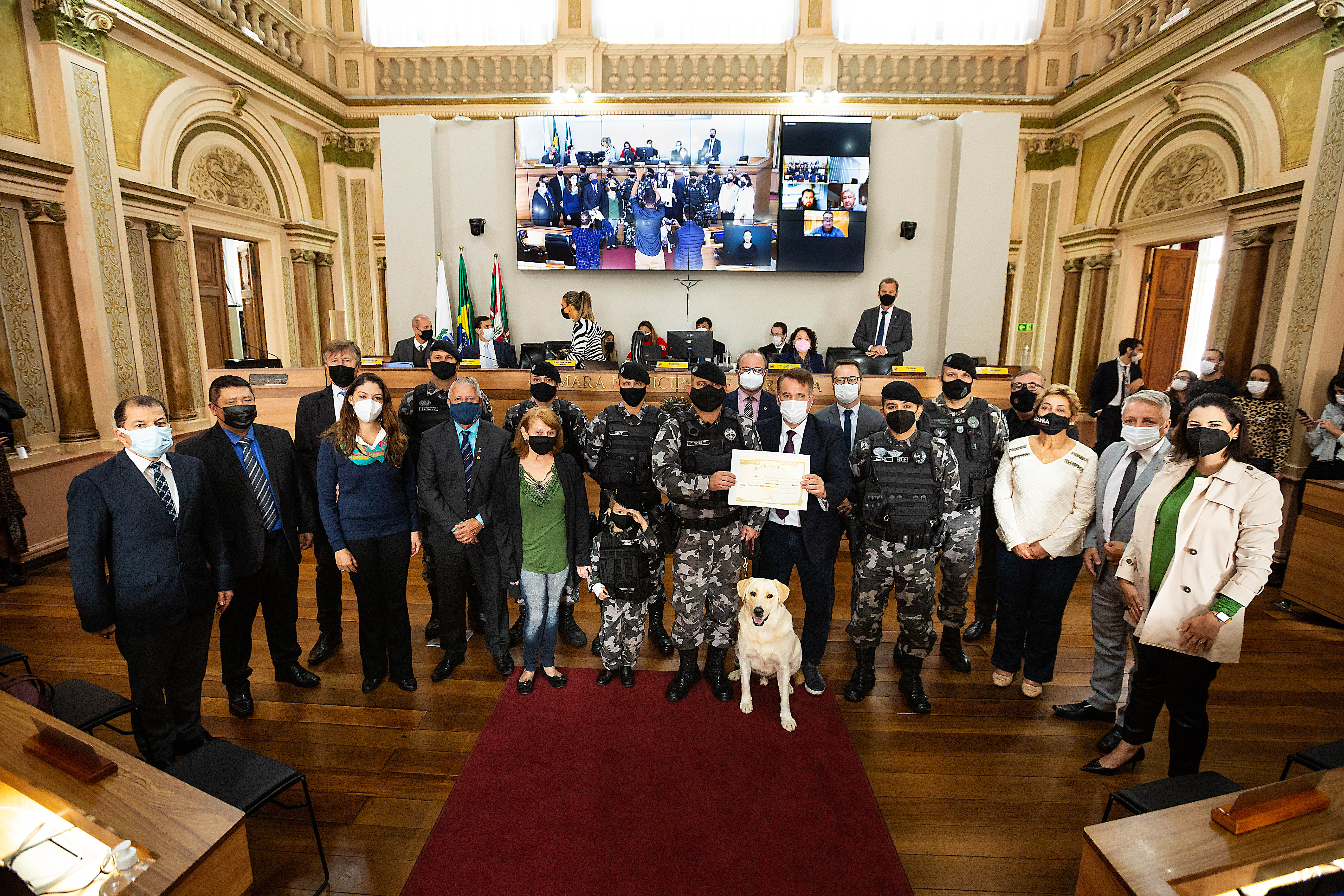 CMC entrega prêmio Servidor Público Padrão a sargento da PM