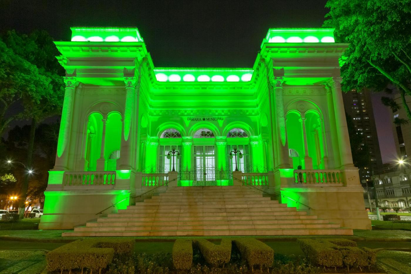 CMC fecha agosto com iluminação alusiva ao Dia do Nutricionista