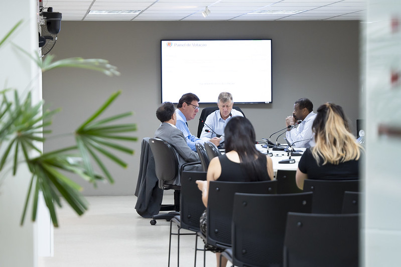 CMC já pode votar instalação obrigatória de bancos nos pontos de ônibus de Curitiba