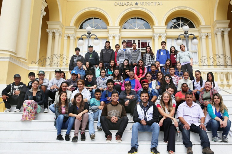 CMC recebe visita de estudantes do colégio Rodolpho Zaninelli