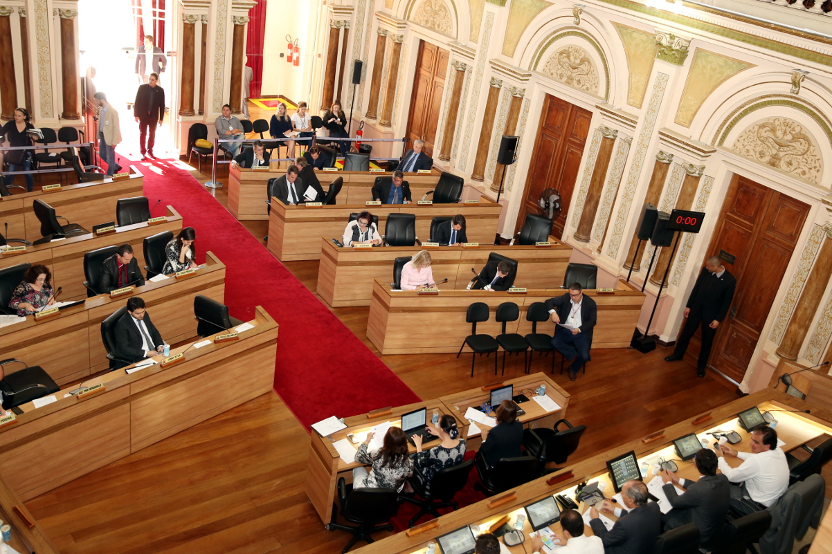 CMC vota autorização de contratações temporárias na prefeitura 