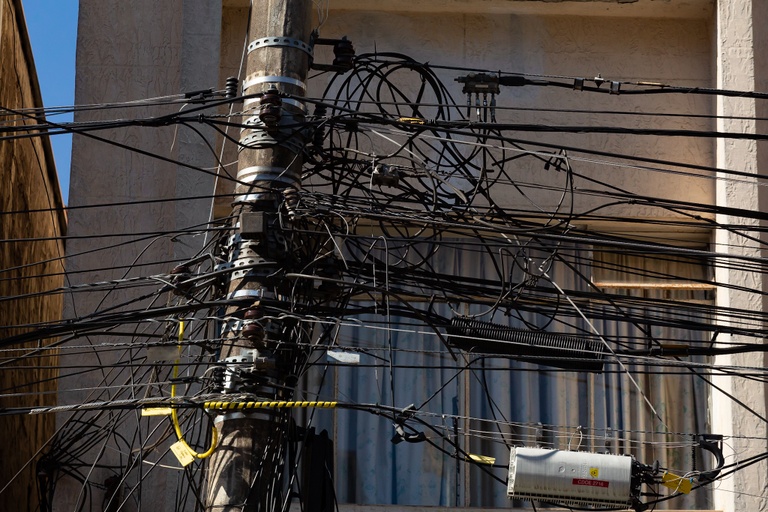 CMC vota, na terça, remoção obrigatória de cabos sem uso