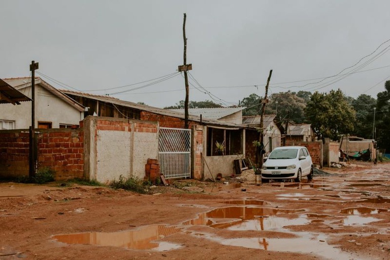 CMC vota parceria para a construção de calçadas em Curitiba