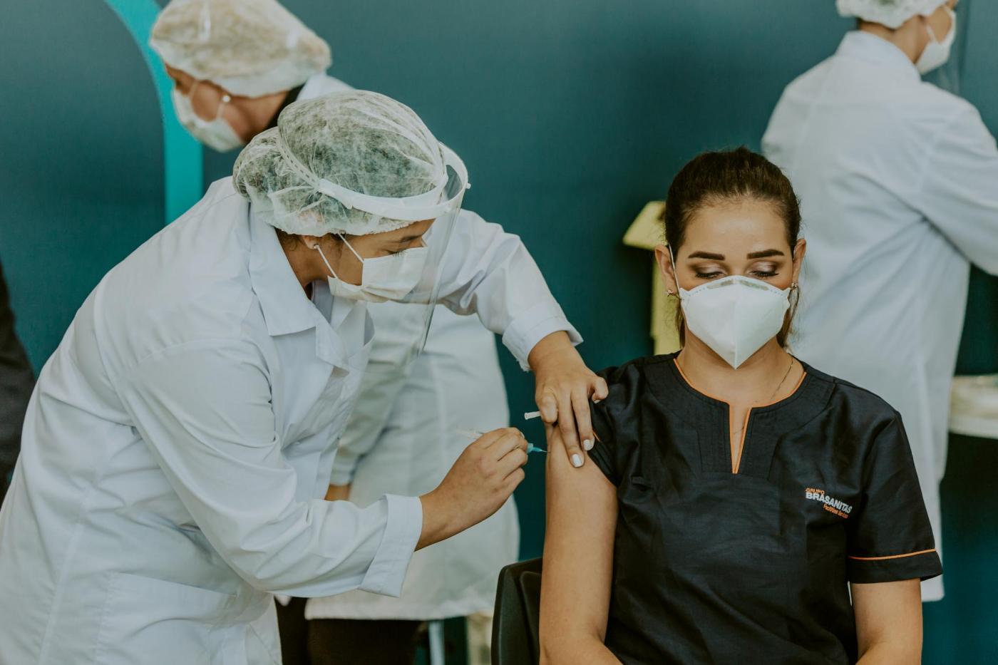 CMC vota sanções para fura-fila da  vacina e novo prazo do Refic Covid-19