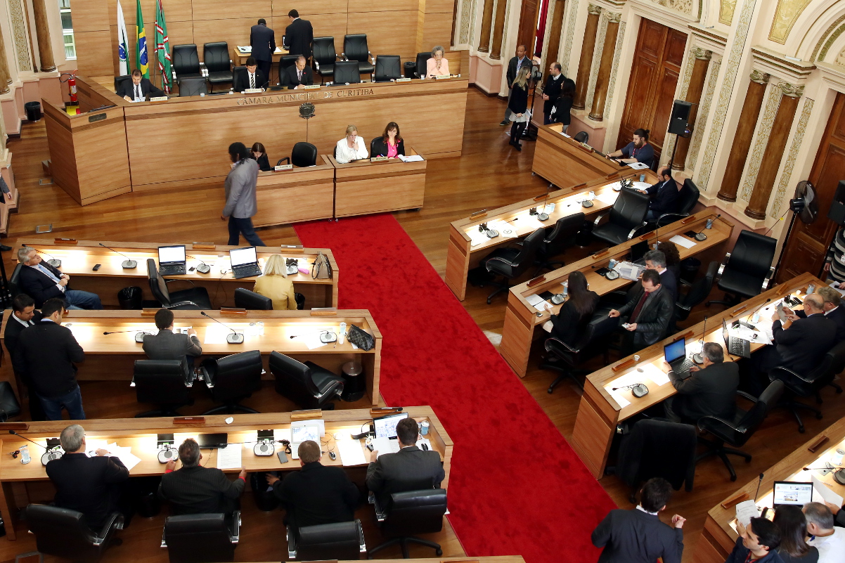 Com 28 votos, plenário acata Fundo Rotativo da Educação