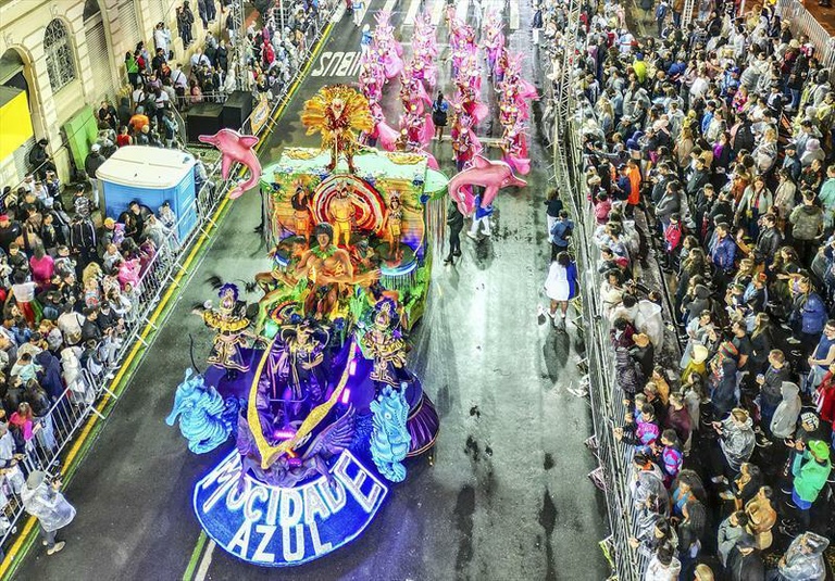 Com Angelo Vanhoni, Carnaval de Curitiba terá maior emenda da história