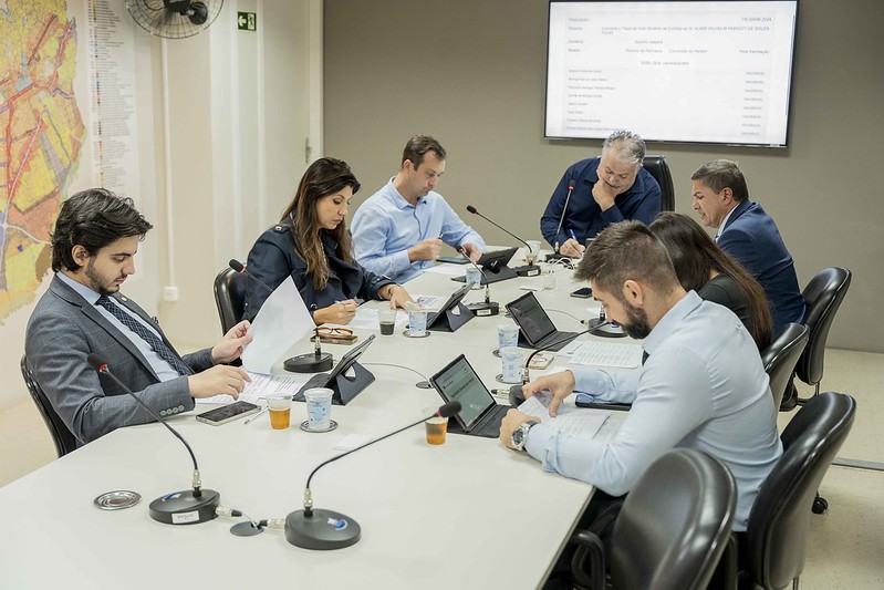 Com aval da CCJ, 7 projetos de lei avançam na Câmara de Curitiba