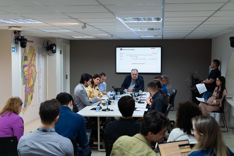 Com aval da CCJ, multa para rabeira em ônibus avança na Câmara de Curitiba