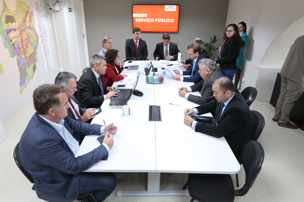 Com aval das comissões, reajuste a servidores será votado na segunda