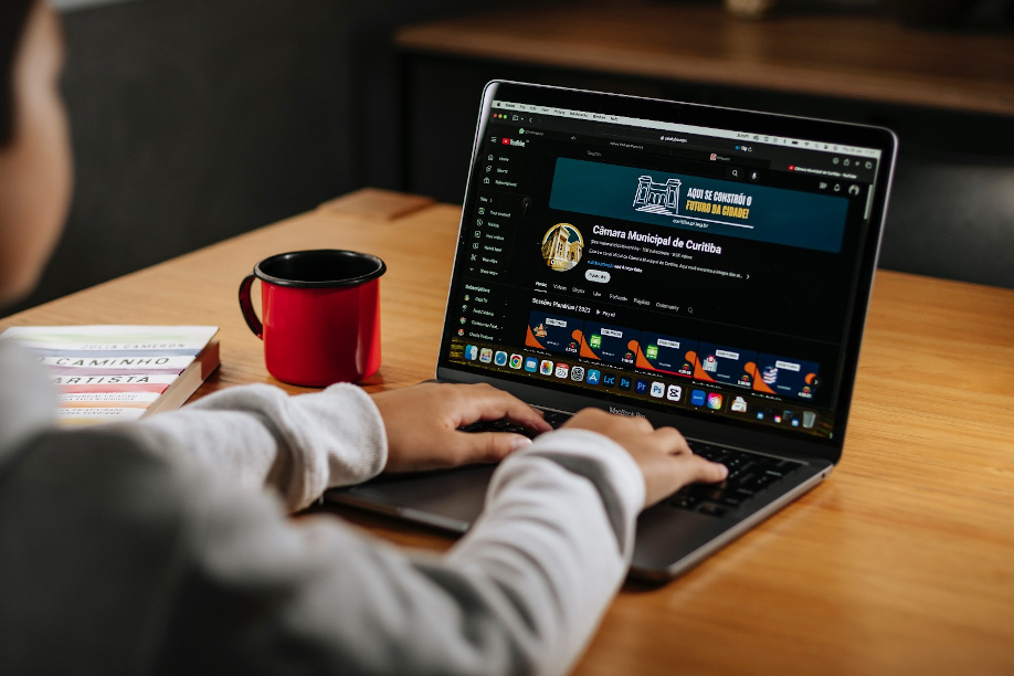 Com CMC Podcasts, Câmara de Curitiba conquista 10 mil seguidores no YouTube