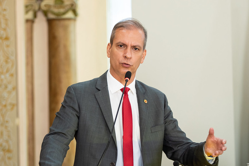 Com onda de calor, sugeridos bebedouros públicos para animais em Curitiba