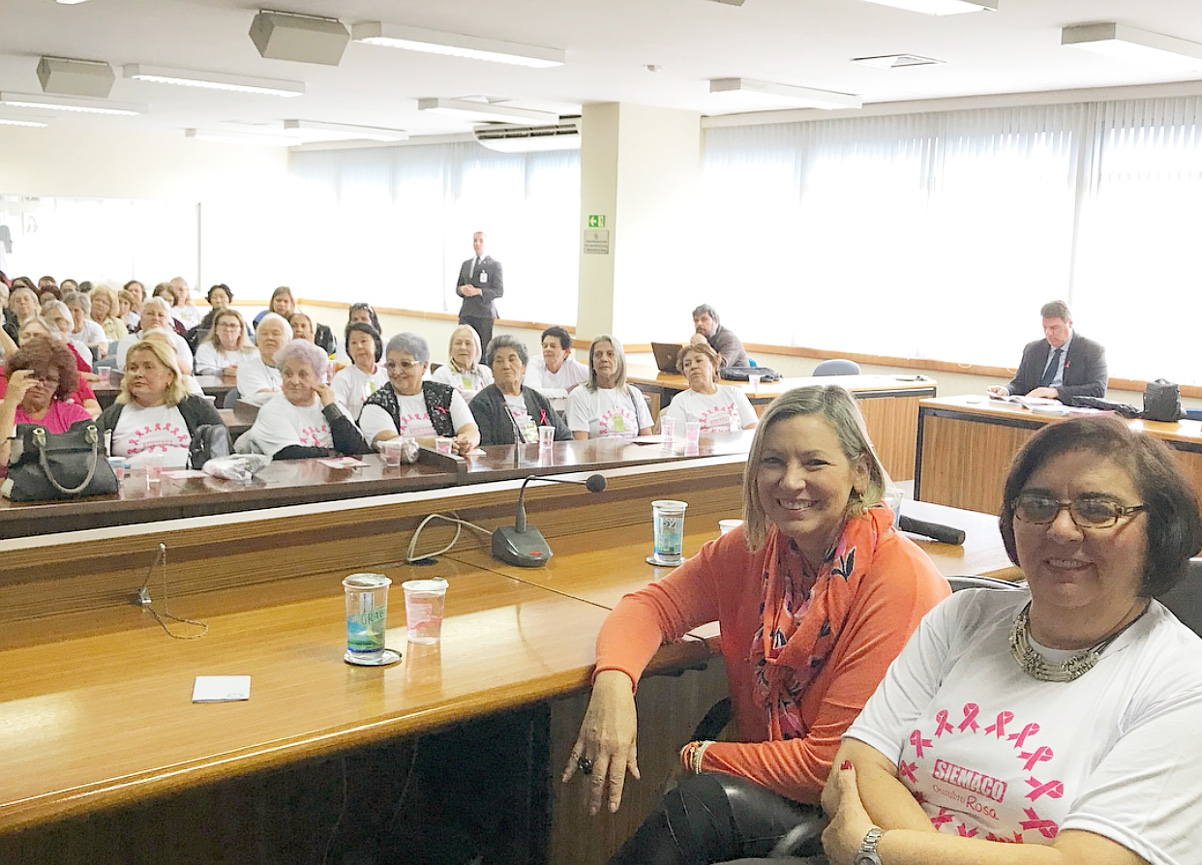 Com palestra sobre câncer de mama, CMC participa do Outubro Rosa