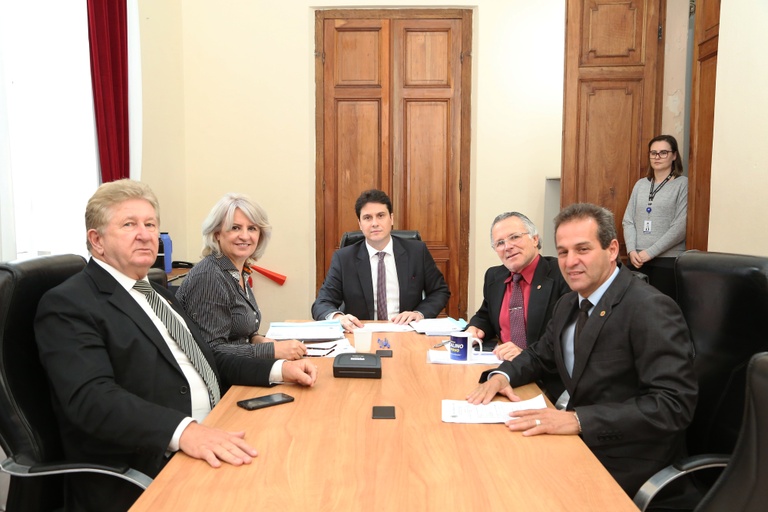 Com pedido de vista, Saúde votará proibição a fumo em parques em 2020