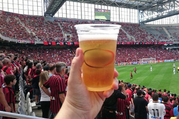 Com plenário dividido, Câmara libera bebidas nos estádios