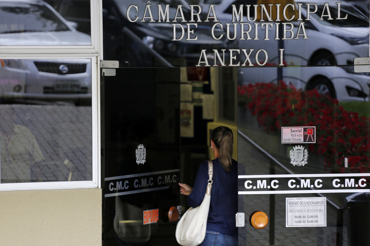 Com salários divulgados, Comissão Executiva defende transparência