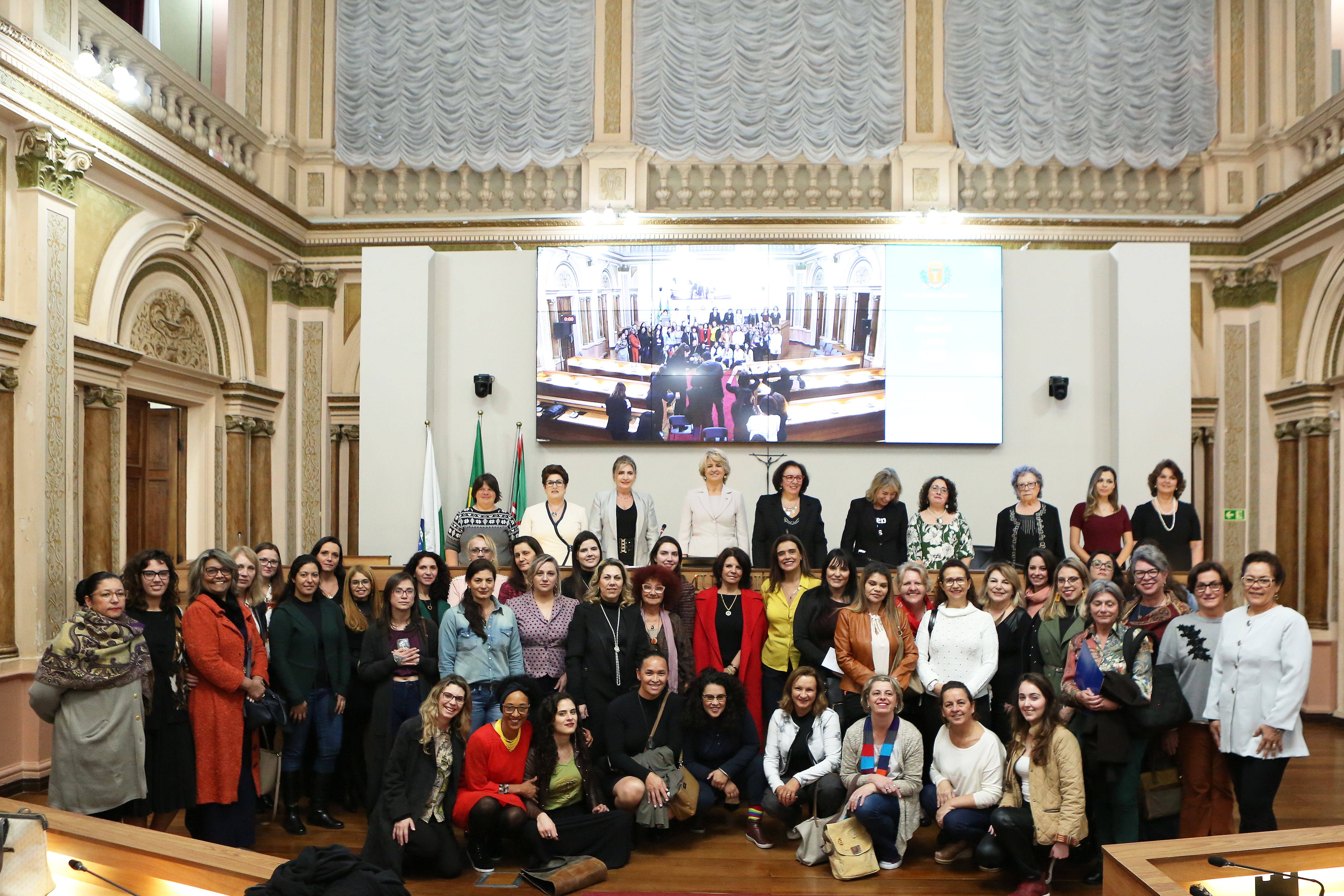 Com sessão solene, Câmara de Curitiba oficializa Procuradoria da Mulher