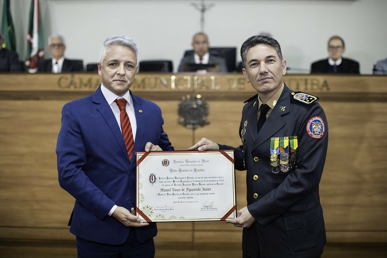 Comandante do Corpo de Bombeiros recebe o título de Vulto Emérito