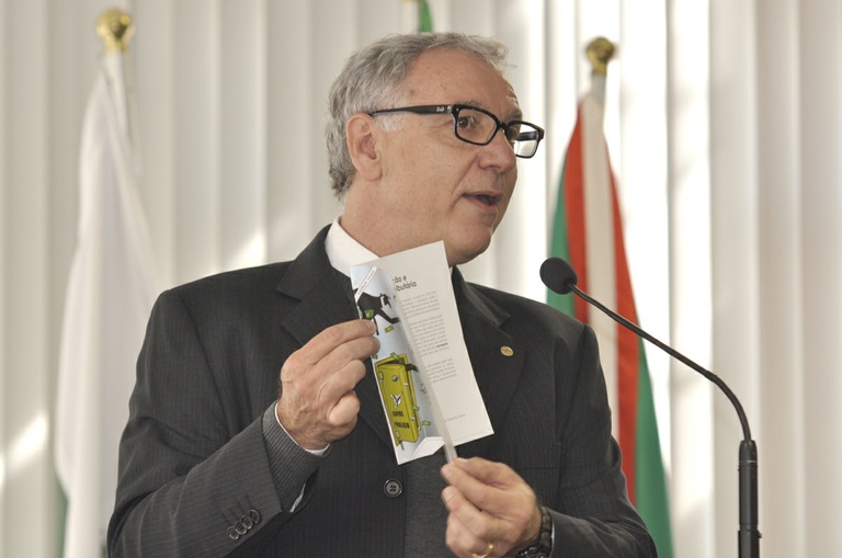 Combate à corrupção reduziria impostos, diz Fiep  