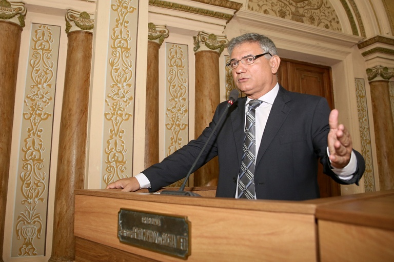 Comércio: uso cumulativo do recuo frontal e da calçada passa em 1º turno