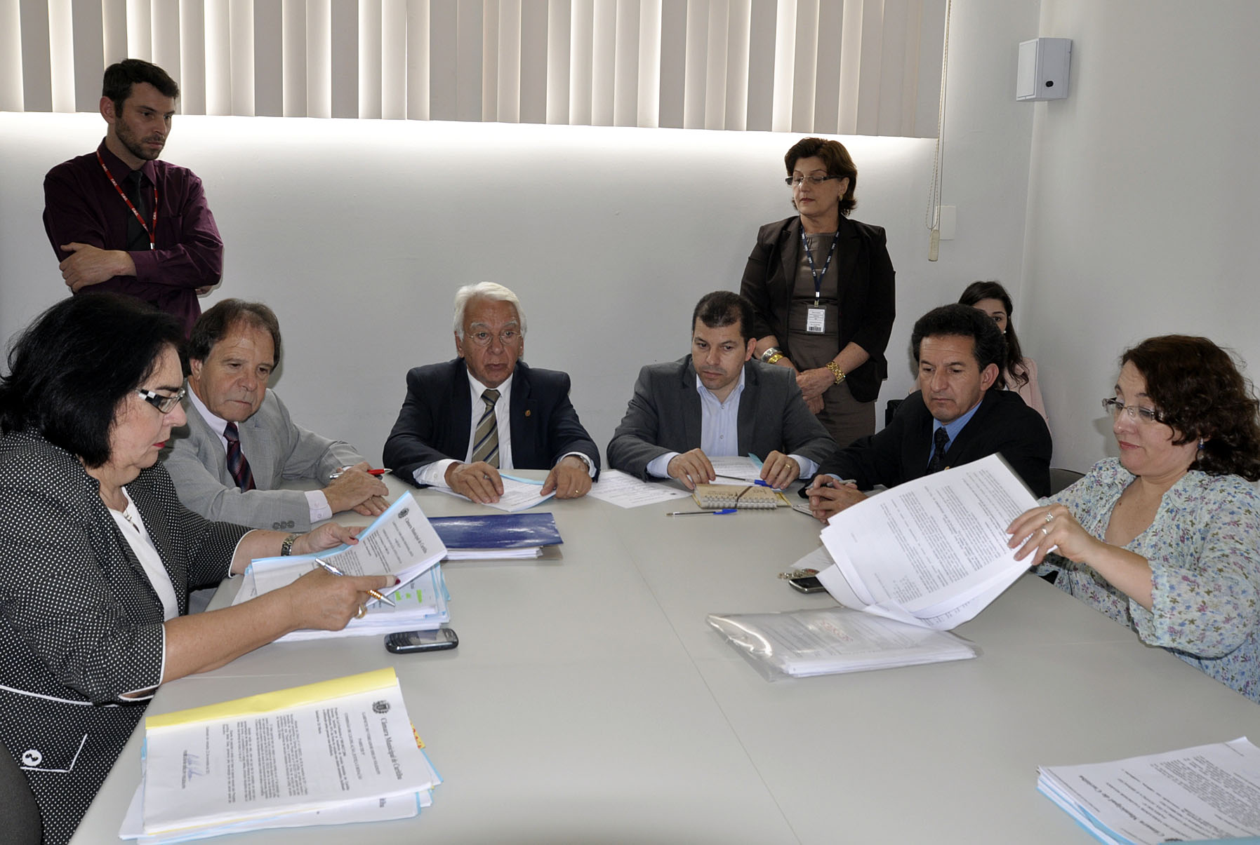 Comissão analisa emissão de gás em estacionamentos 