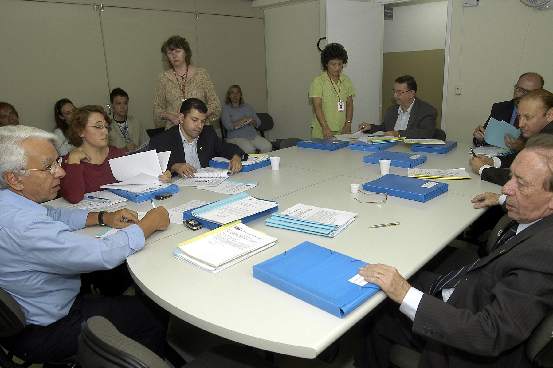 Comissão analisa projetos de interesse público 