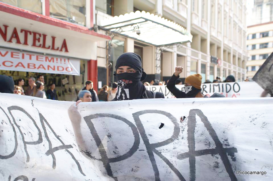 Comissão analisa restrição ao uso de máscaras em manifestações