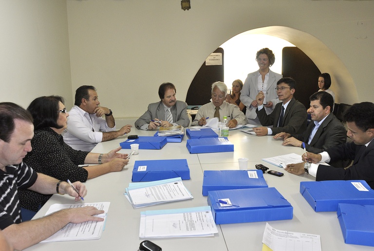 Comissão analisa série de projetos 