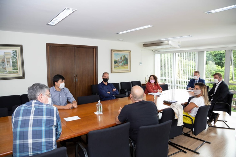 Comissão apresenta associação de servidores à Mesa Diretora da CMC