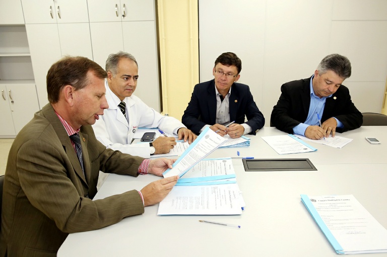 Comissão aprova reestruturação da carreira dos educadores 