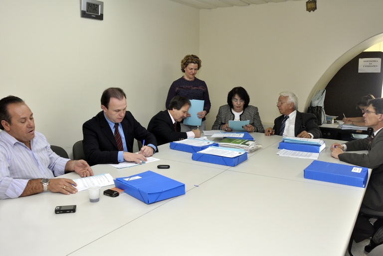 Comissão avalia emissão de poluentes 