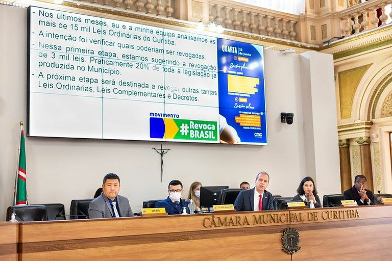 Comissão avança no estudo da revogação de leis em Curitiba