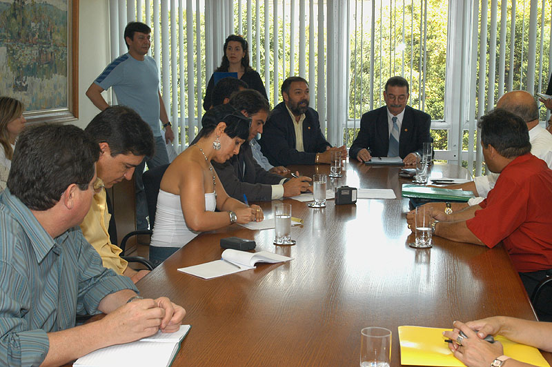 Comissão busca solução para o lixo hospitalar 