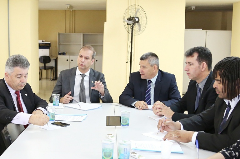 Comissão considera revogar cidadania honorária só após condenação