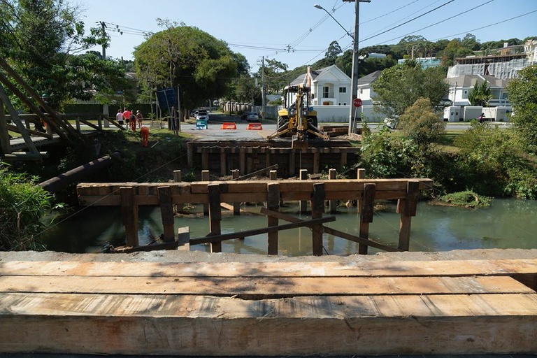 Comissão da Câmara constata início de obras na ponte do Tingui