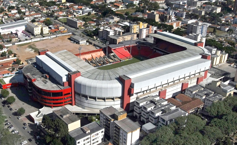 Comissão da Copa discute potencial construtivo da Baixada 