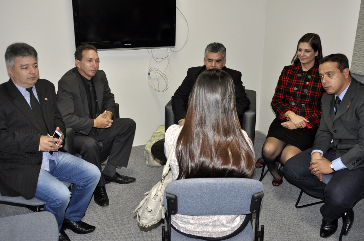 Comissão de Direitos Humanos presta esclarecimentos na Alep 