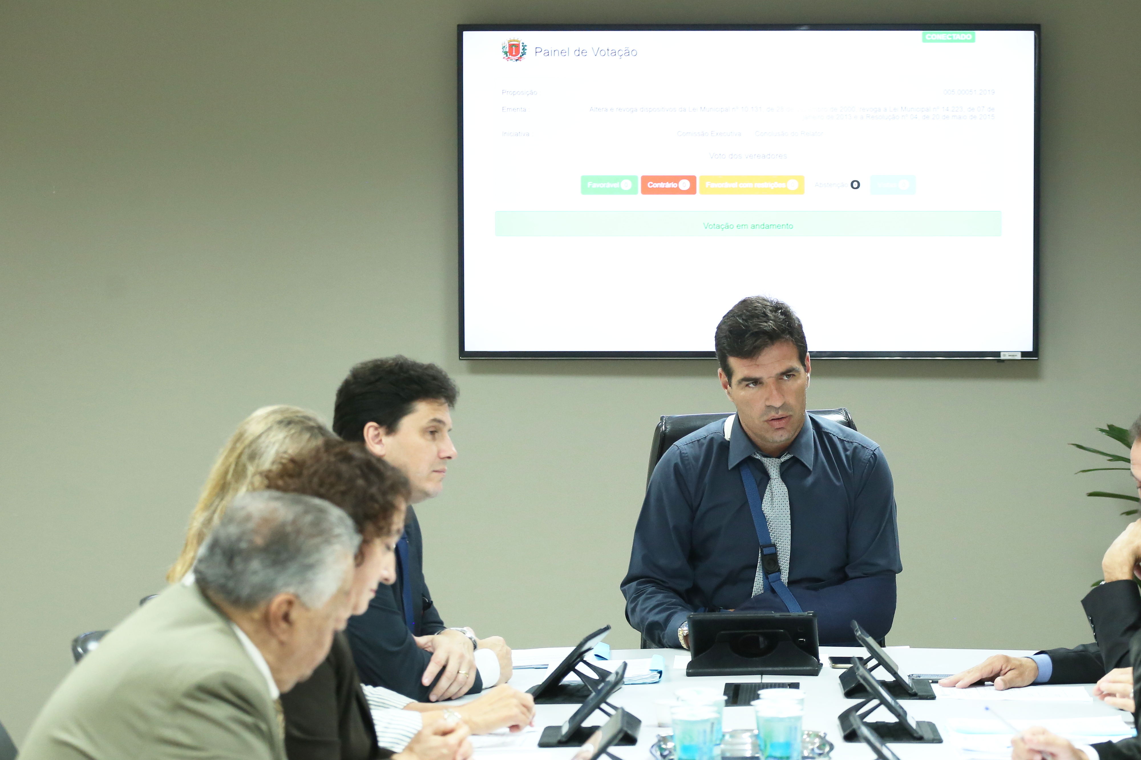 Comissão de Economia acata projeto de reestruturação administrativa