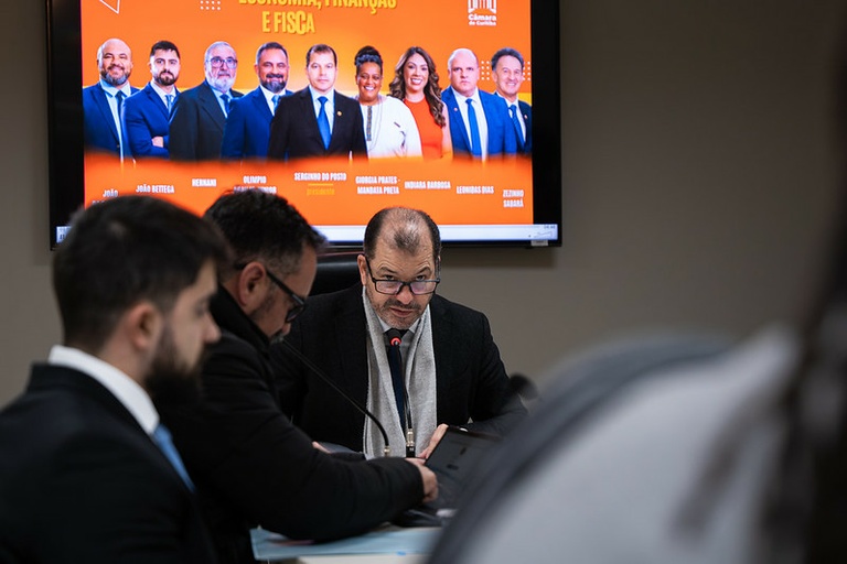 Economia pede mais informações do Executivo para permuta de terreno