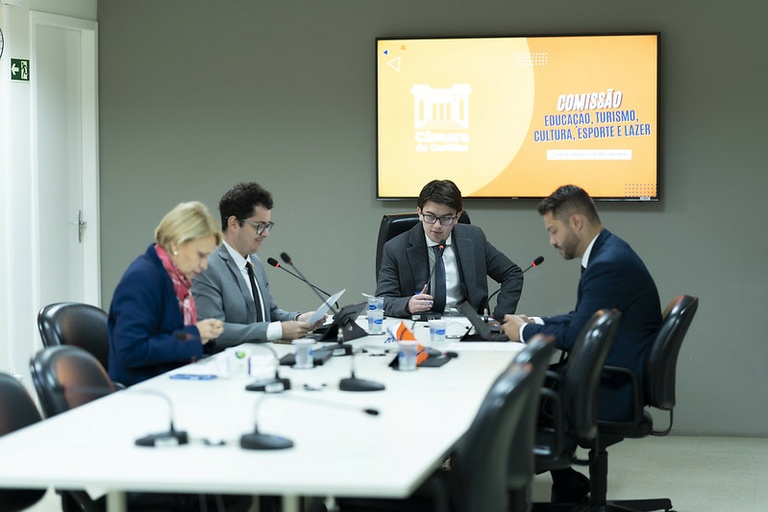 Comissão de Educação admite mudanças no transporte escolar de Curitiba