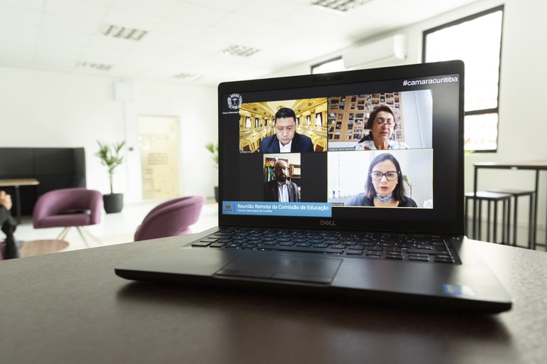 Comissão de Educação avaliza trâmite do projeto dos Book Trucks