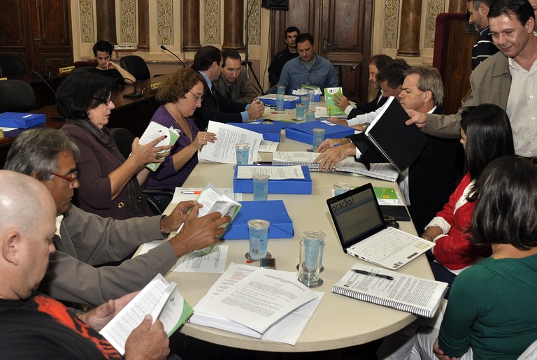 Comissão de revisão da Lei Orgânica reinicia atividades 