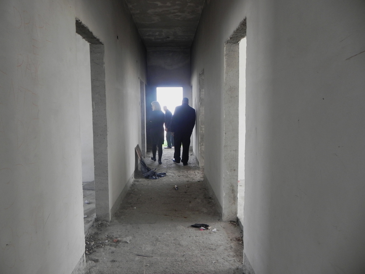 Comissão de Saúde faz vistoria em obra parada na Cidade Industrial