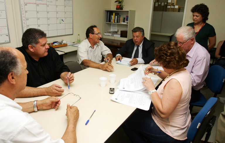 Comissão de Serviço Público avalia projetos 