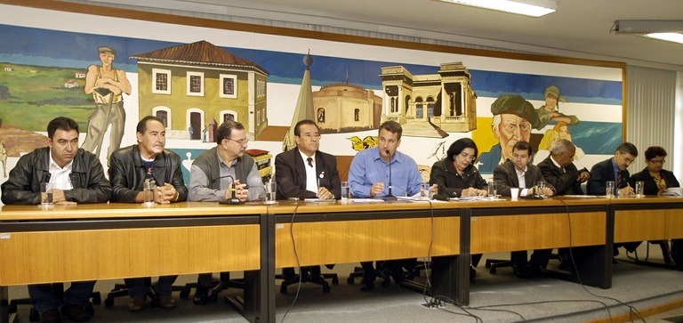 Comissão discute a violência na cidade 